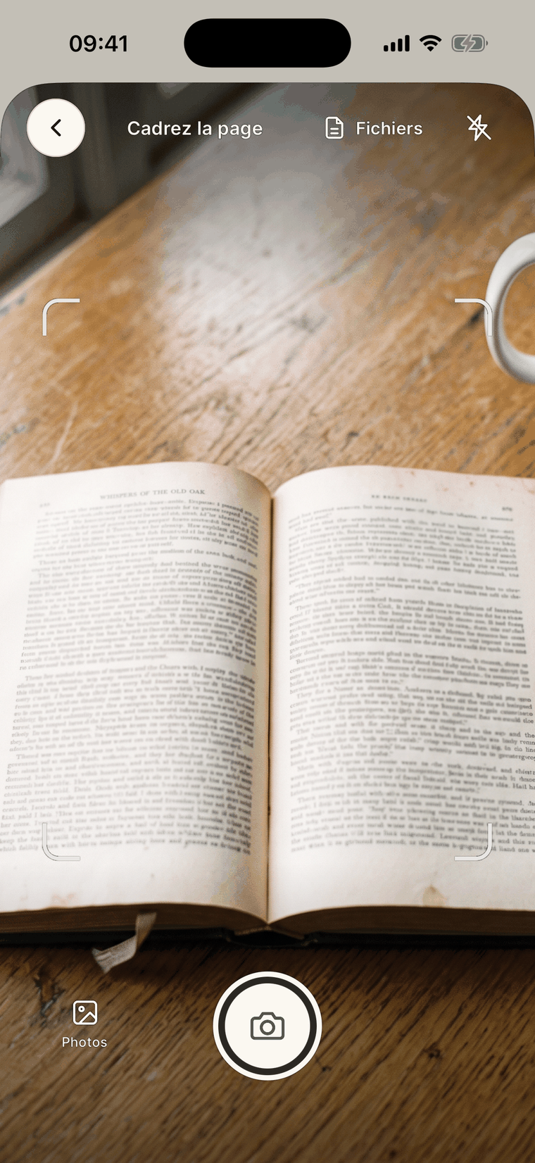 Appareil photo de ReadLens cadrant la page d'un livre ouvert